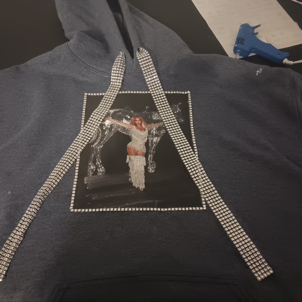 Custom sweater - Picture 4 of 6